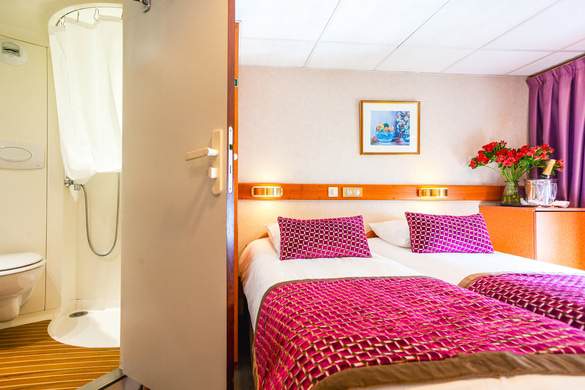 CroisiEurope MS La Belle de Cadix Middle Deck 2 Adjustable Twin Beds CAT C ©Alberto Dastis.jpg